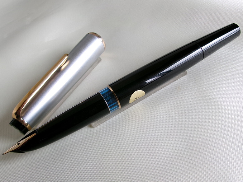 【MONTBLANC】モンブラン NO.32 インタルシアニブ 14K MONTBLANC】モンブラン NO.32 インタルシアニブ 14K Nib 万年筆