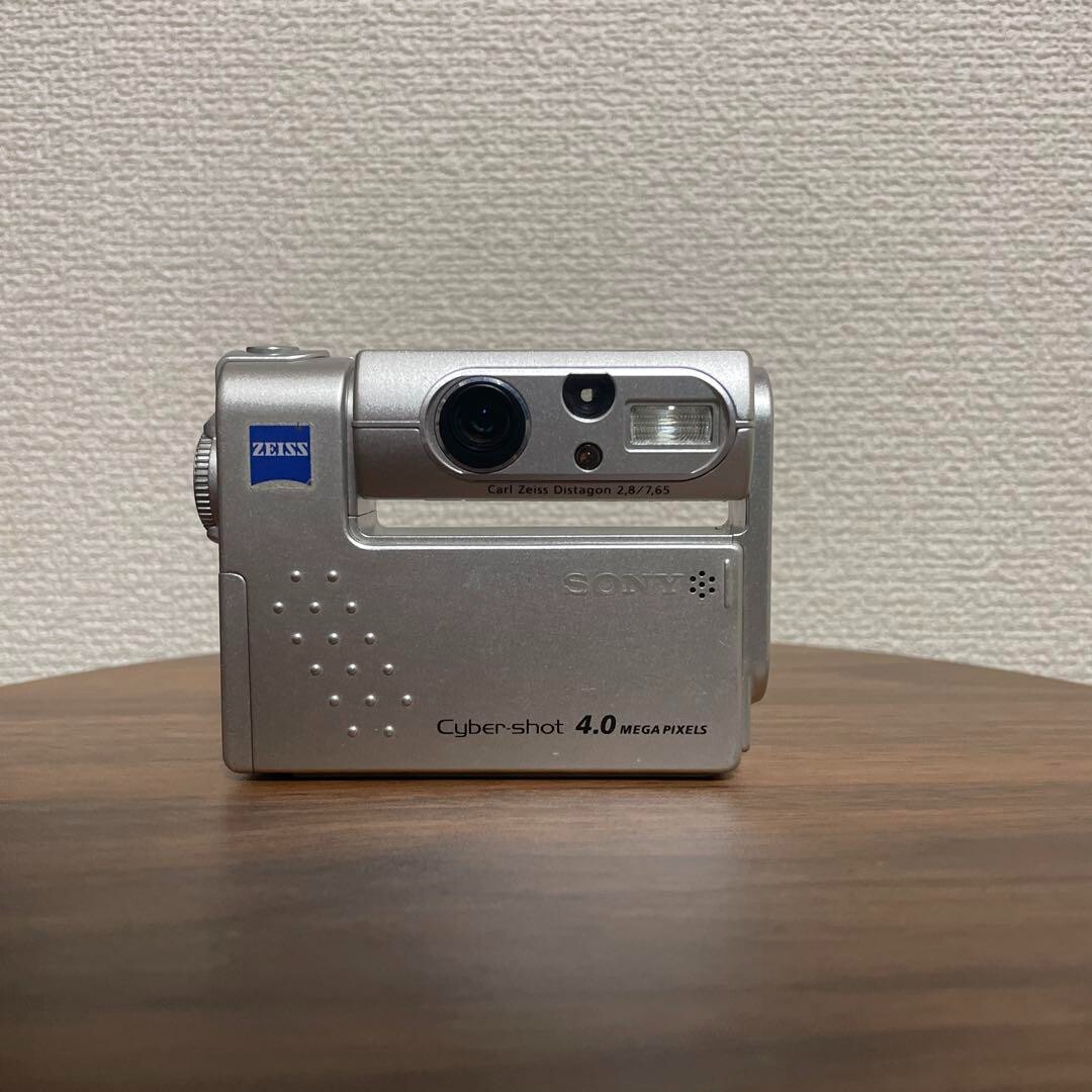 SONY ソニー　サイバーショット Cyber-shot DSC-F77A DSC-F77A 特長 | デジタルスチルカメラ Cyber-shot