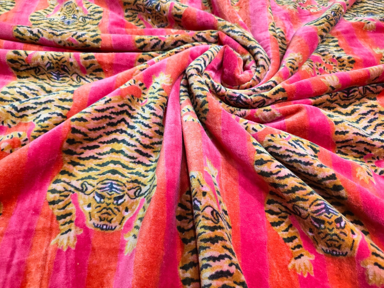Luxury Soft Velvet Tiger Print Fabric Indian Dress Sewing Upholstery VelveFabric