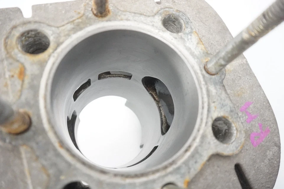 VINTAGE 1977 Yamaha OEM GP 440 RH Right Cylinder Jug 67.75mm 885-11321-00-00 - Imagem 2 de 4