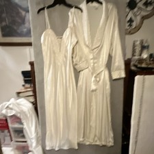Flora Nikrooz Bridal White Nightgown  Robe Lingerie Gown Size S/M  W Tags