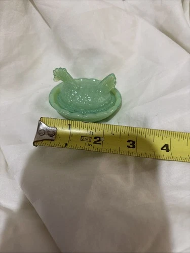 VINTAGE STYLE MINI JADEITE GREEN GLASS HEN ON NEST/BASKET SALT CELLAR DISH FARM