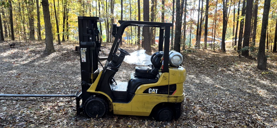 Caterpillar C5000-LP forklift, triple mast, 4,750lb load cap. + 2 sets of forks. - Image 4 of 4