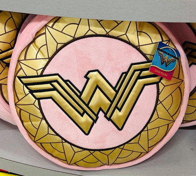 SIX FLAGS MAGIC MOUNTAIN DC UNIVERSE BATMAN / WONDER WOMAN PILLOW PLUSH NEW