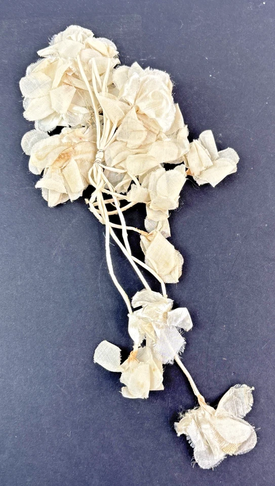 Lote de 4 velos de sombrero fascinador vintage red tela satinada seda alambre flores Foto 4 de 4