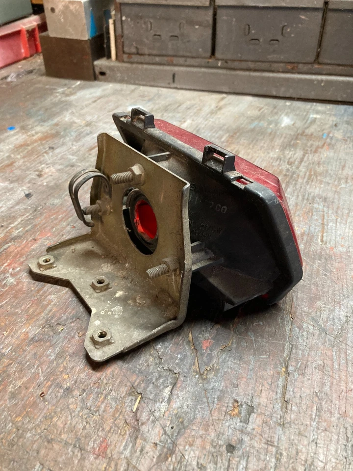 Luz trasera Suzuki GSXR1100 1989 1990 en muy buena condición envío gratuito ver fotos Foto 3 de 4