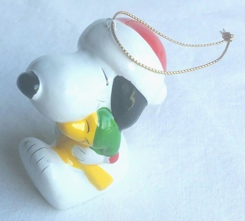 Vintage SNOOPY Hugging Woodstock 1972 Peanuts United Features Ceramic Ornament  - Picture 1 of 8
