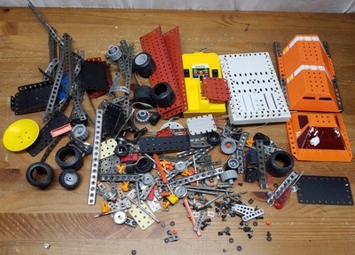 remote control erector set