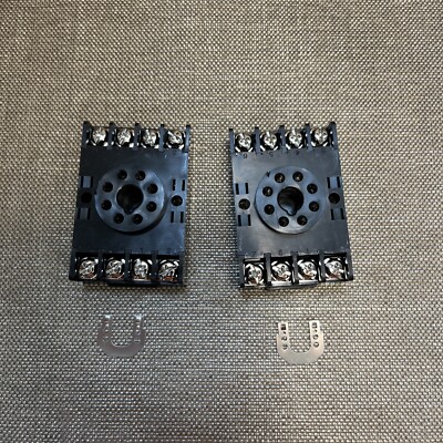 IDEC SR2P-06 9H703 10 A 300 8 PIN RELAY BASE LOT OF 2 (WS)
