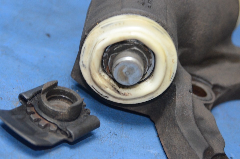 Girling Wheel Cylinder for Lucas Brake 201184R cast 68660521 Meritor