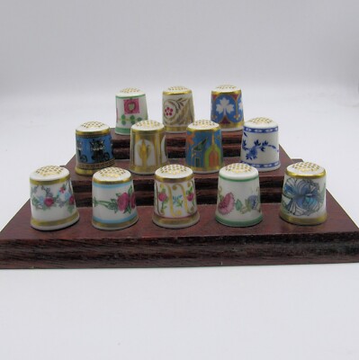 MINTON BICENTENARY COLLECTION, 12 FINGERHÜTE MIT HOLZAUFSTELLER