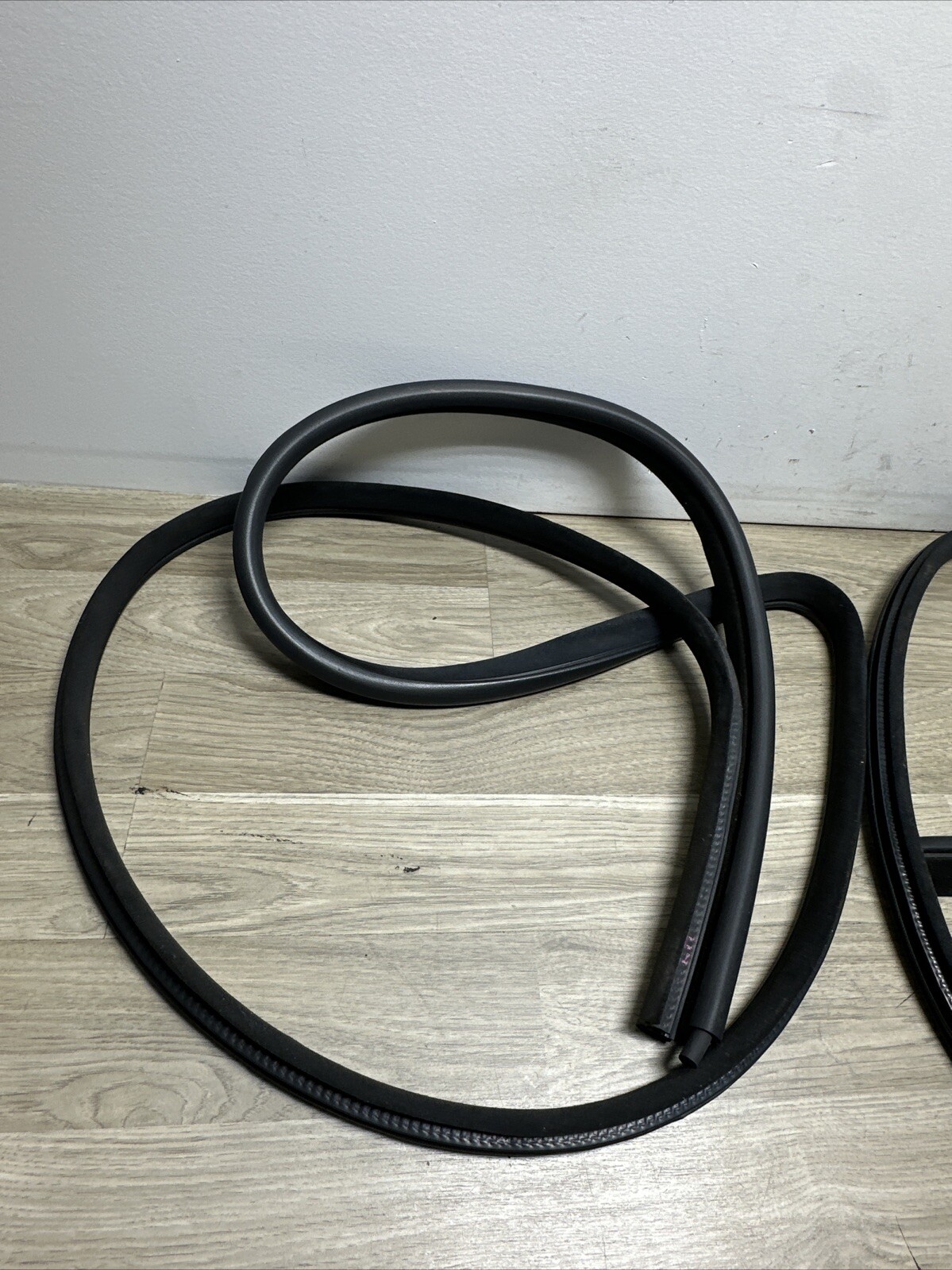 M156 MASERATI 14-17 QUATTROPORTE FRONT LEFT Right DOOR RUBBER WEATHER STRIP
