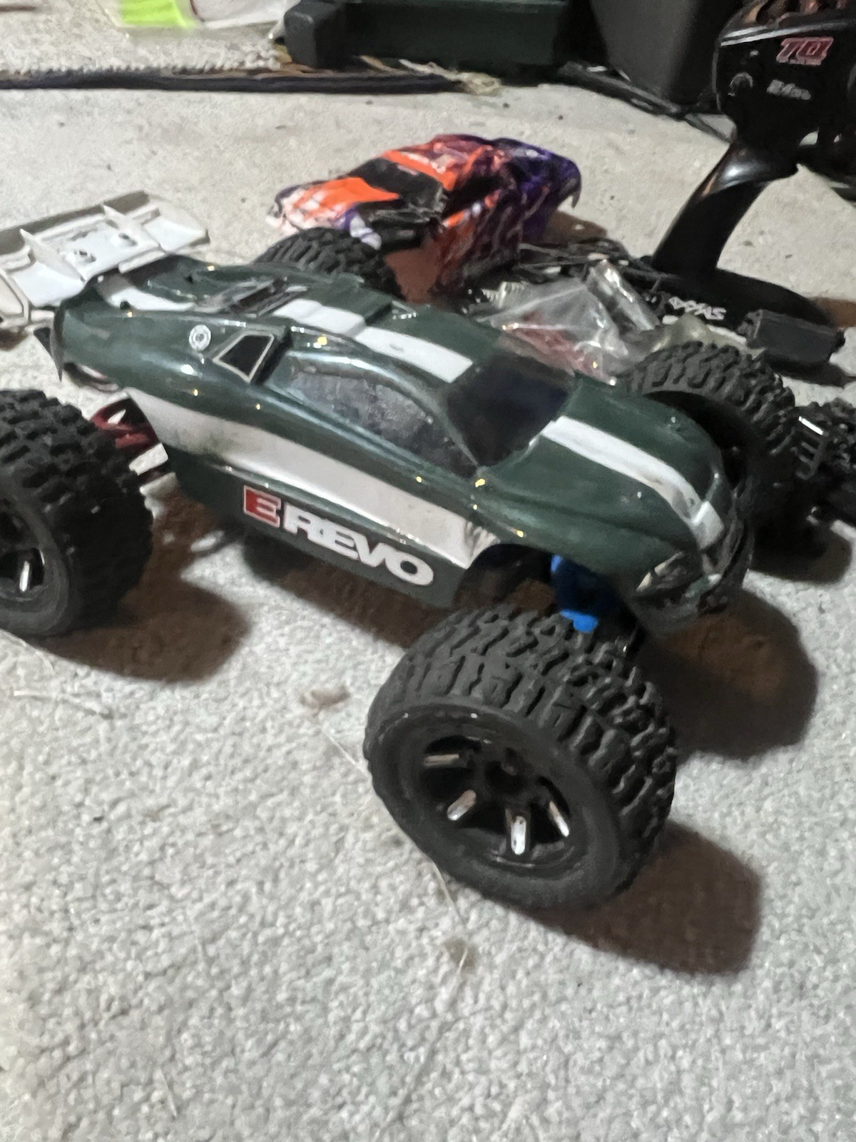 Traxxas Revo Vxl 1/16 With 2 Batteries, Upgrades Tons Of Parts. Rpm, Proline
