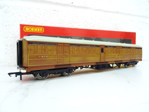 OO GAUGE HORNBY LNER GRESLEY FULL BRAKE COACH TEAK 2426 (SUPER ARTIKEL) R4530 | Zustand: New