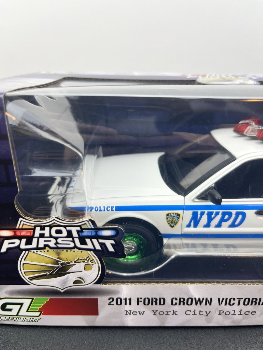 Greenlight Hot Pursuit CHASE 2011 Ford Crown Victoria Police