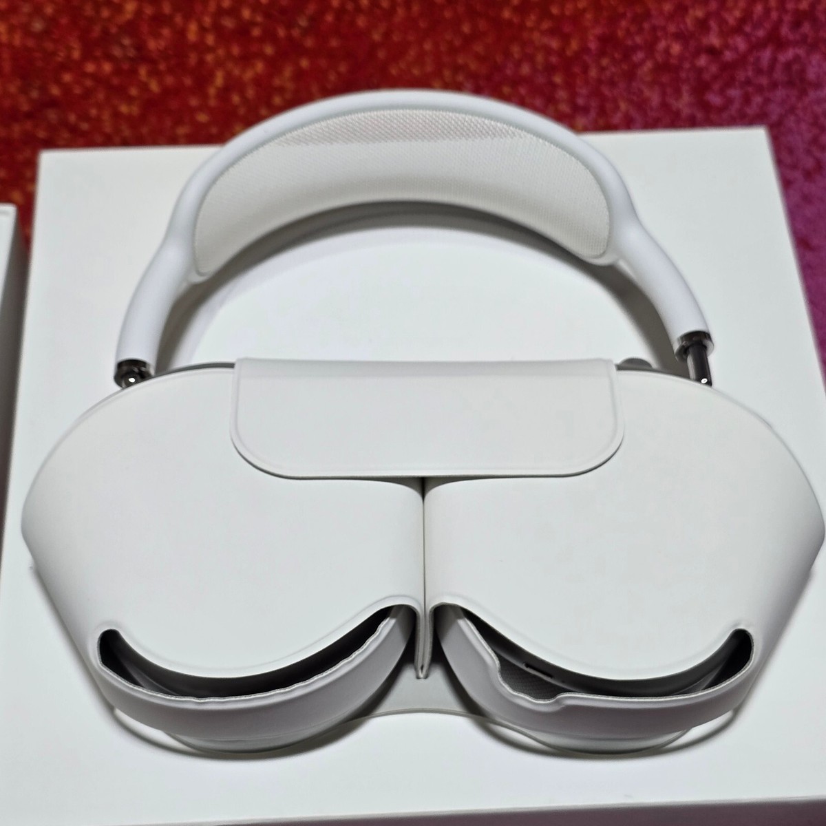 Apple AirPods Max Wireless Over-Ear Headset - Silver Apple AirPods Max Wireless Over-Ear Headset - Silver