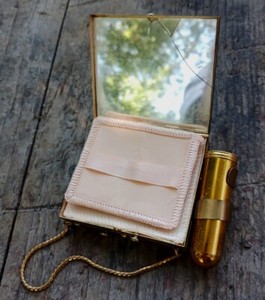 **AWESOME VINTAGE 1930s BRASS COLOR MAKEUP KIT WITH LIPSTICK HOLDER NICE!**