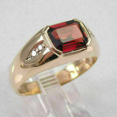 3,20 Kt Rot Smaragd Diamant Herren Ring Verlobungsring Gelbgold-Finish Silber