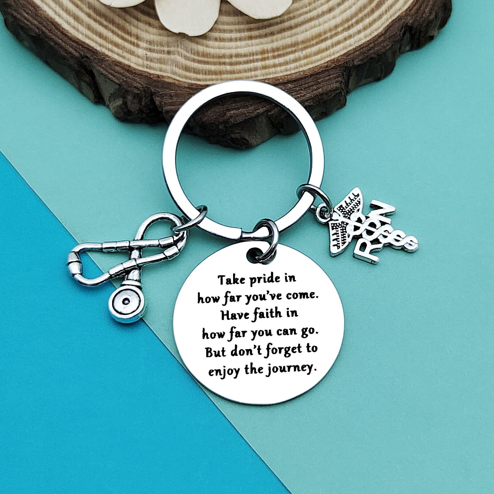 как выглядит Registered Nurse Gifts Nursing Graduation Gifts RN Nurse Keychain for Women Men фото