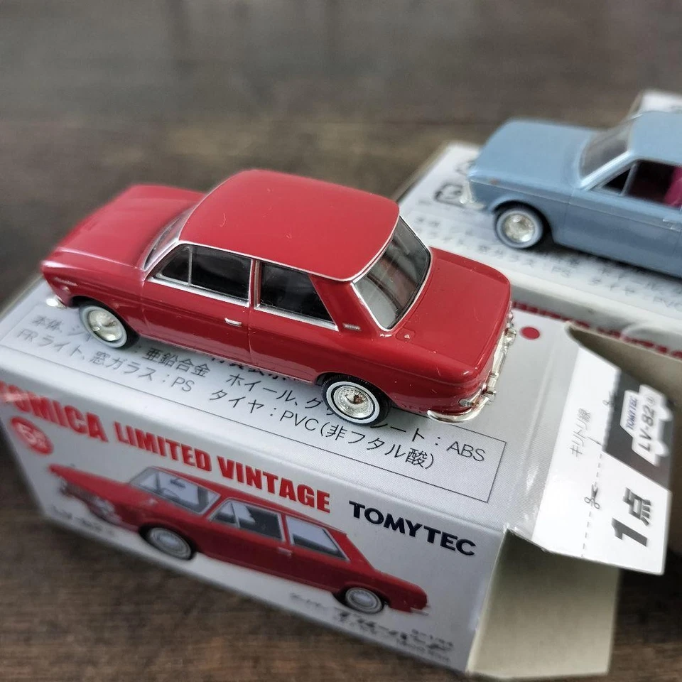 TOMYTEC Tomica 限量复古 5 周年套装日产 Bluebird Sunny 1000 — 第 3/4 张图片