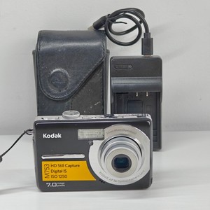 Kodak EasyShare M753 Digital Camera Black 7.0MP Digicam + Battery, Charger, Case