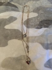 Collana a strati con ciondolo cuore Guess con accenti di chiave e pietra - oro rosa