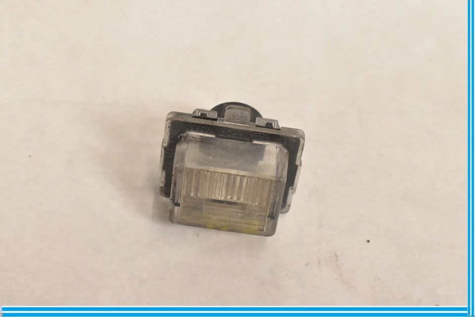 Luz de matrícula trasera OEM Mercedes 15-20 W205 C300 E550 CLS550 S550 Foto 3 de 4