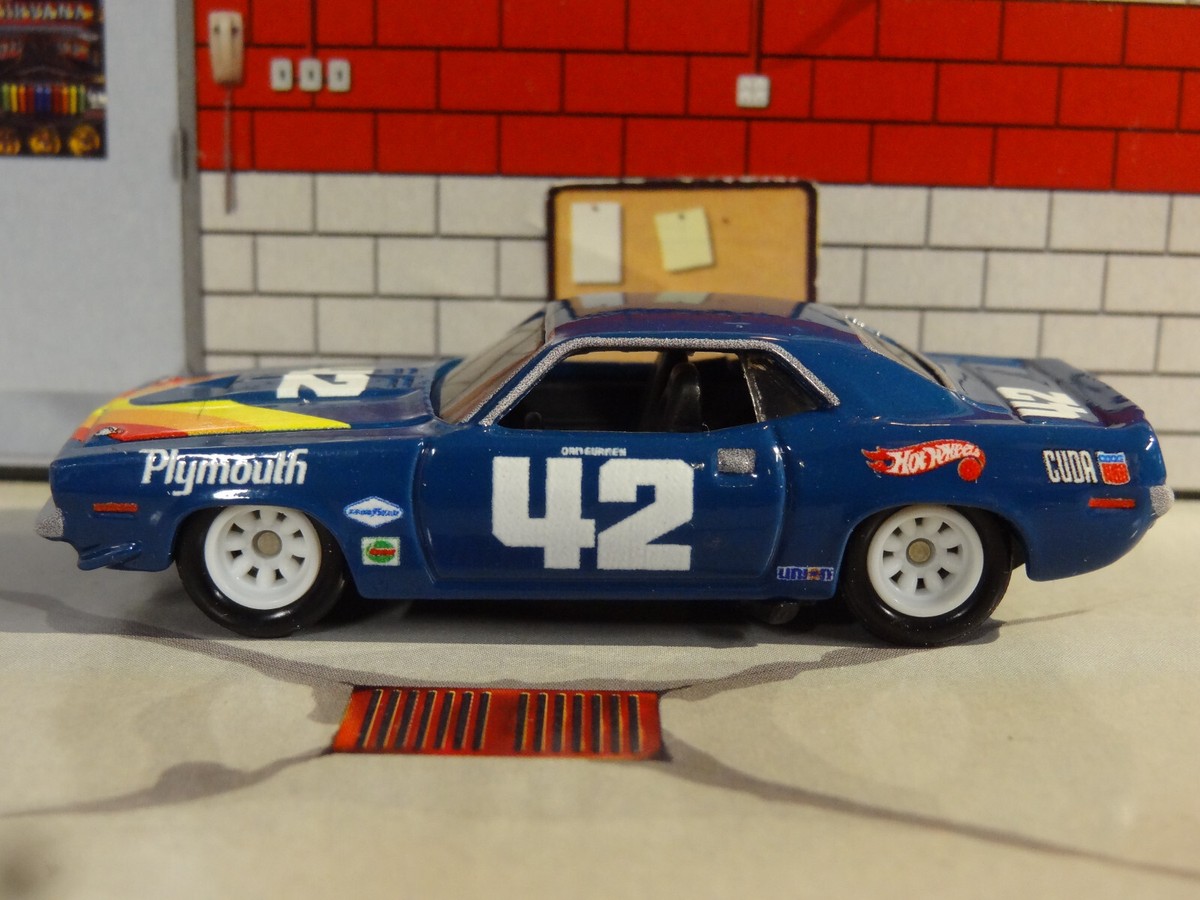 DAN GURNEY，S PLYMOUTH Ramp Truck 1:18 Dan Gurney's Plymouth AAR Trans Am Team 1970 Dodge D300 Ramp Truck
