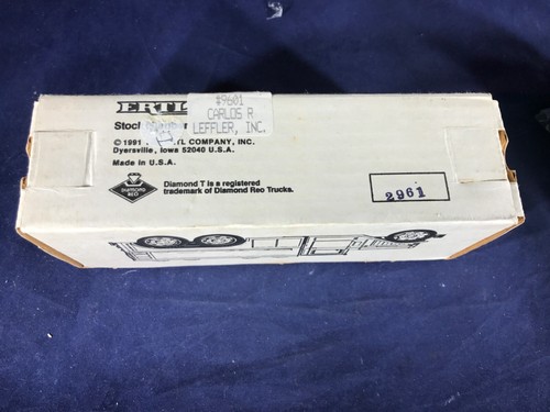 T-74 ERTL 1:38 SCALE DIE CAST BANK - 1930 DIAMOND T TANKER TRUCK - NIB - CARLOS - Picture 6 of 6