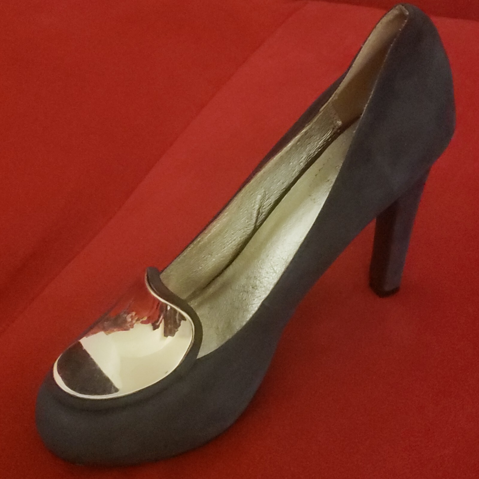 10 40 décolleté Yves Saint Laurent tacchi pelle scamosciata verde ferramenta dorata scarpe donna