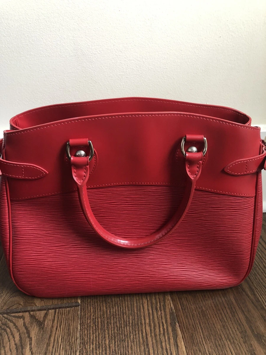 Very Good! Certified Authentic Louis Vuitton Epi Passy PM Red