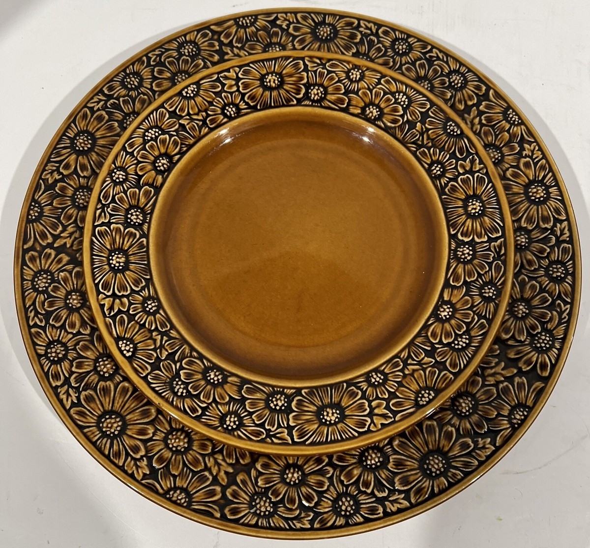 Daisy Ironstone Dinner Plate, Salad Plate, Cup & Saucer 4268 Japan