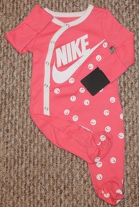 nike outfit pink