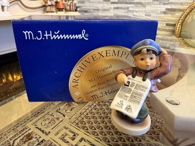 Hummel Figur Hum 2153 FM8 Junge mit Berta Hummel Beschreibung