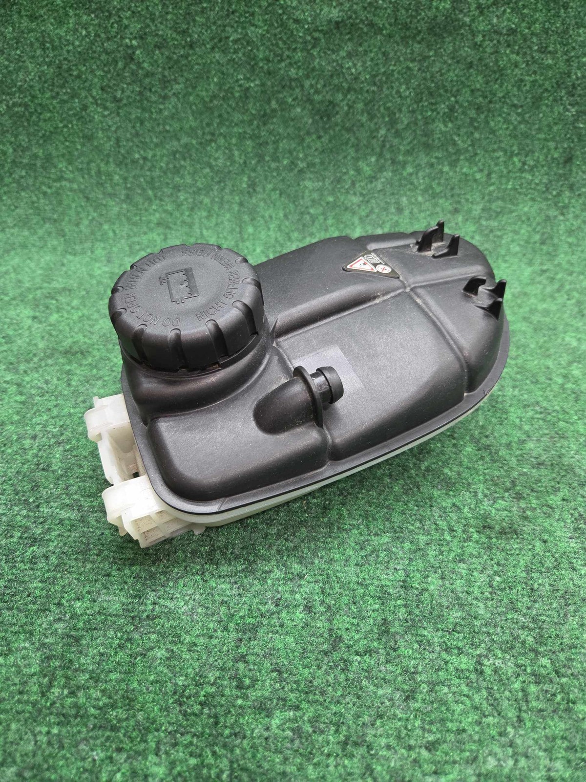 2015-2020 Mercedes Gla 250 Coolant Expansion Reservoir 82k Mls Oem A2465000049