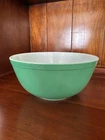 Vintage PYREX Primary Colors Green 2.5 Qt. 403 Mixing Nesting Bowl USA