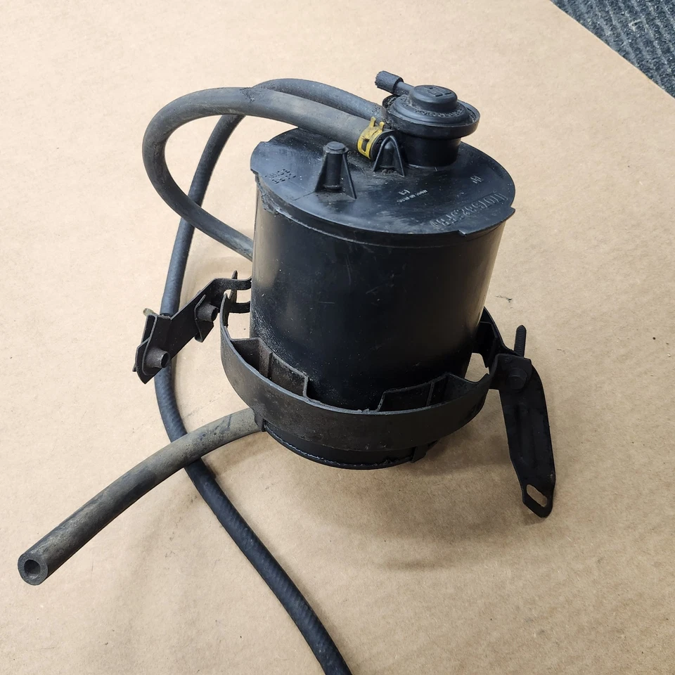 Filtro de tanque de emisiones de carbón y mangueras de soporte usadas OEM 82-83 Camaro Foto 4 de 4