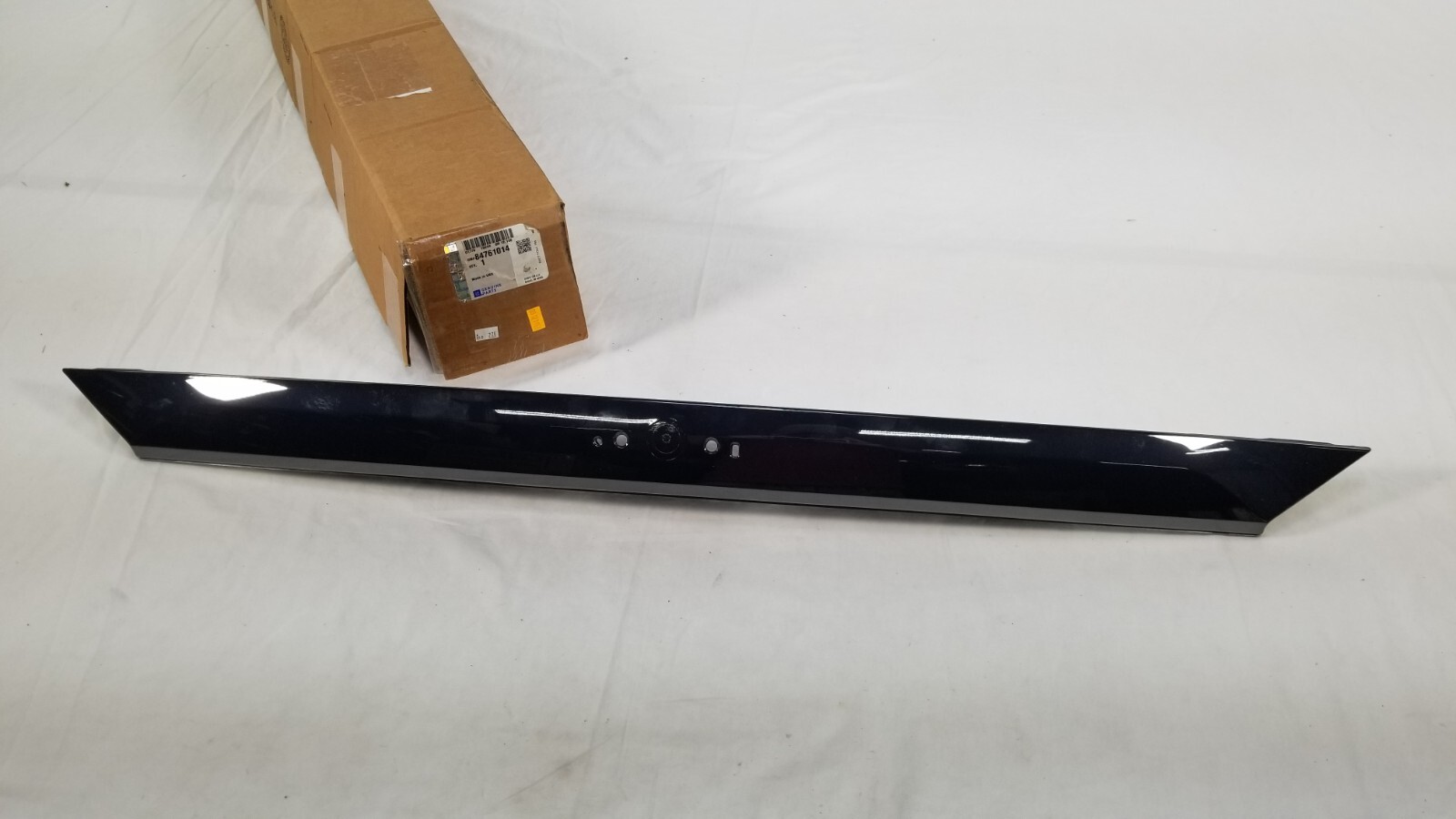 NEW 2018-2021 Chevrolet Traverse Rear Center Tail Gate Finish Panel 84761014