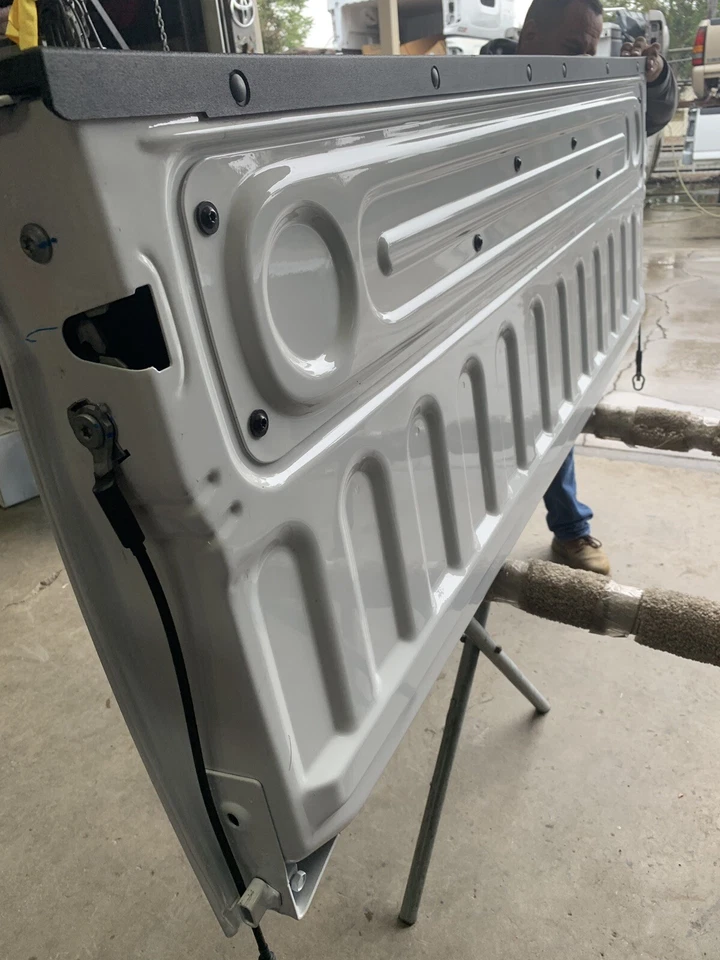 2019-25 Dodge Ram Tailgate, NEW Takeoff OEM , 2500 /3500 Series, WHITE - Image 4 of 4