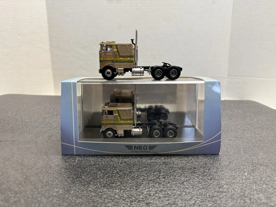 Neo Scale Models 1/64 Scale Peterbilt 352 Pacemaker - Image 2 of 4