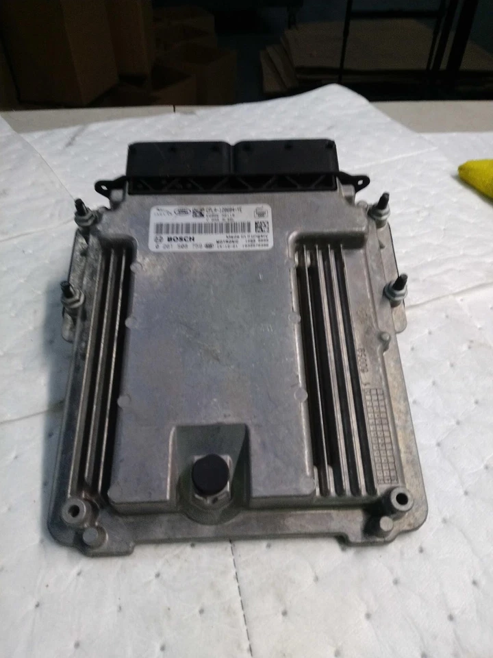 Módulo de controle de motor usado (ECM) serve: 2015 Land Rover Range Rover Sport Electro - Imagem 2 de 4