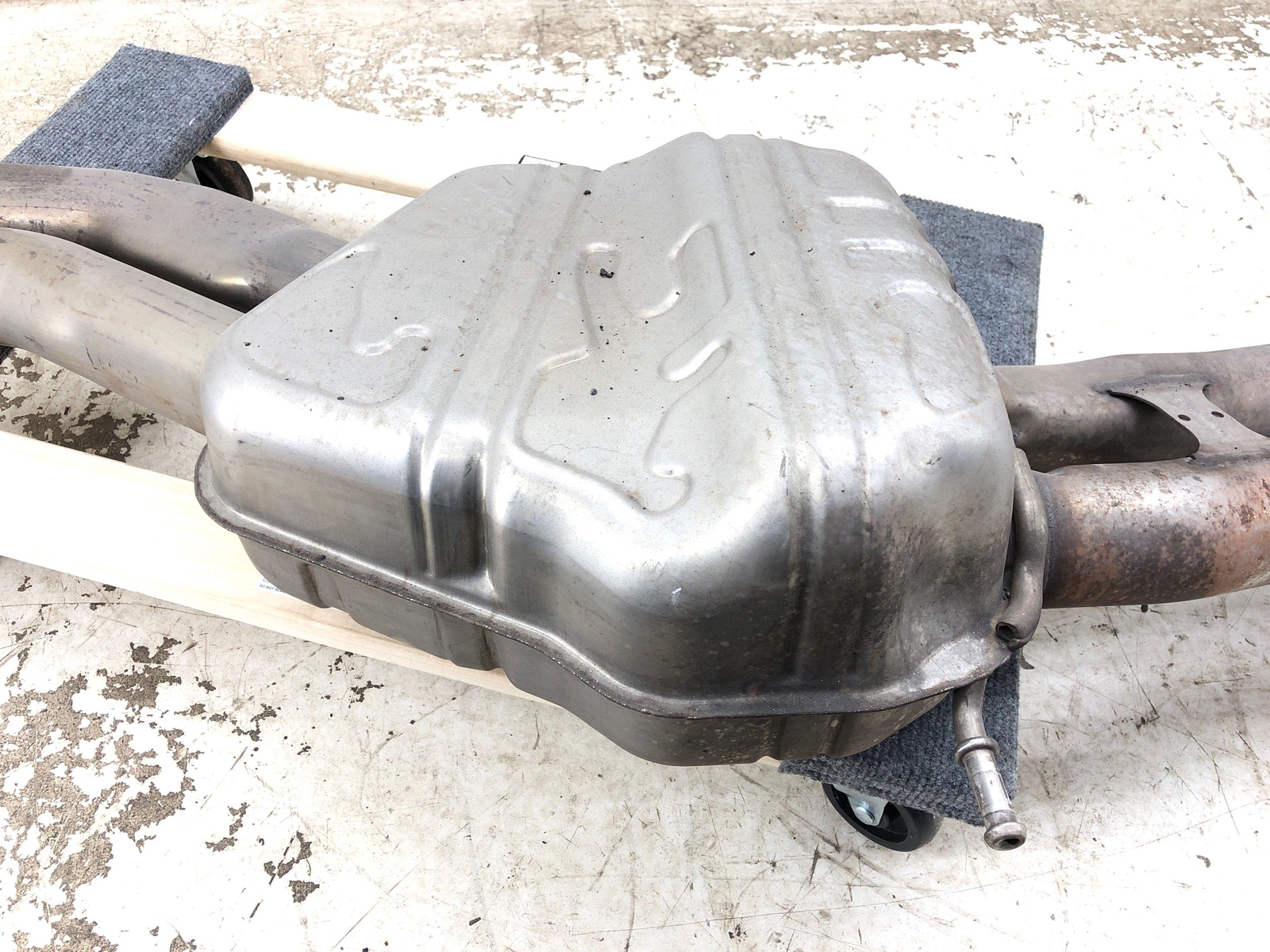 2016-2020 BENTLEY BENTAYGA 6.0L W12 REAR EXHAUST MUFFLER END TAIL PIPE W/O TIPS