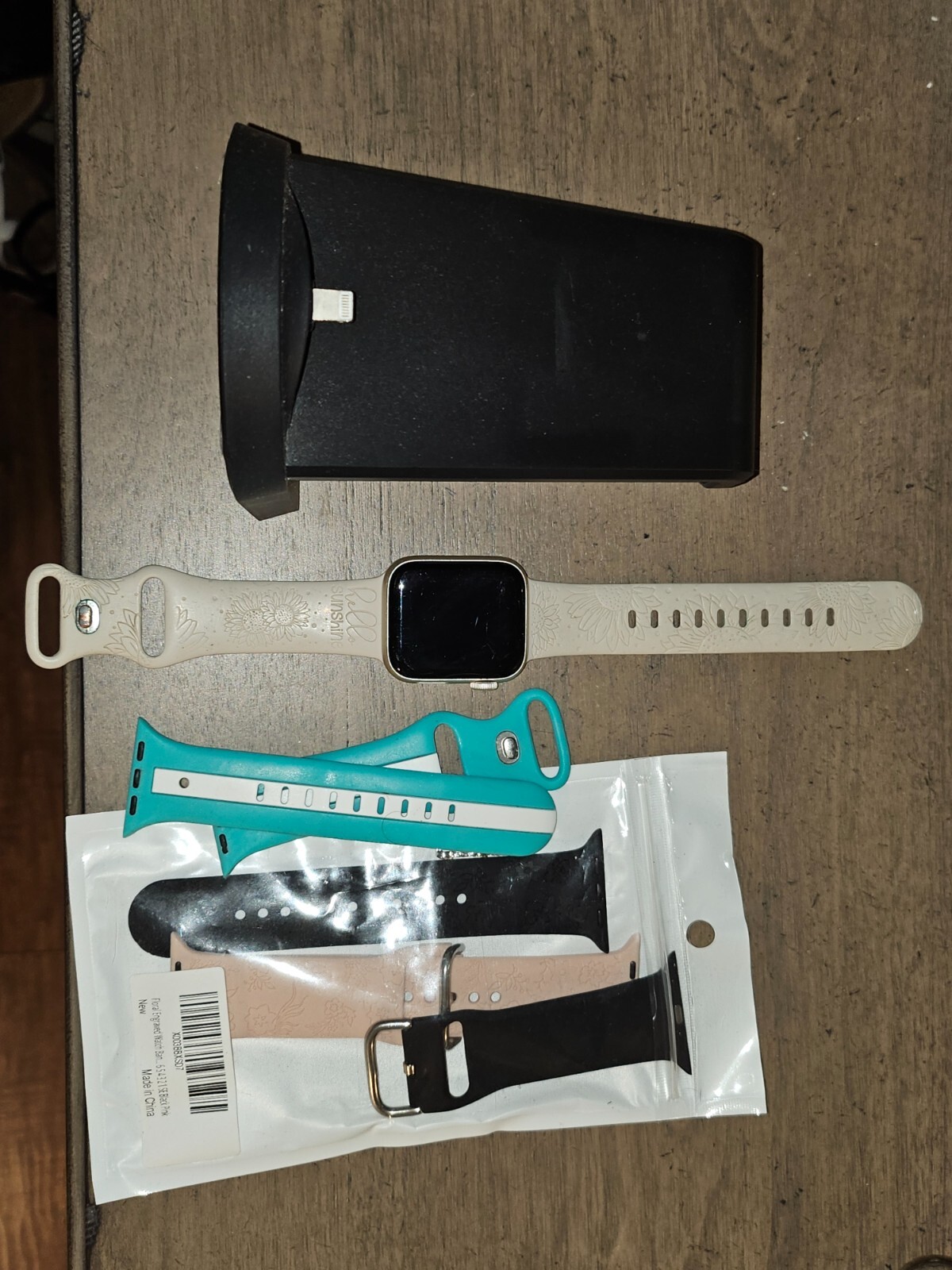 Apple Watch SE with premium accessories for style and function  -image