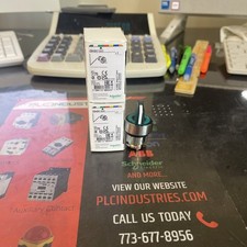 SCHNEIDER. ZB4BK1233. 2 Position. Selector illuminates. Green