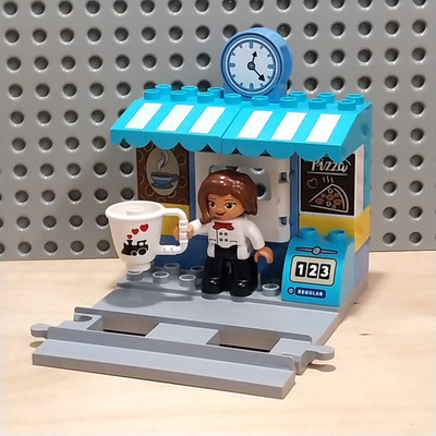 LEGO Duplo Bahnsteig mit Pizzeria Café Bahnhof Figur Eisenbahn Zug Train