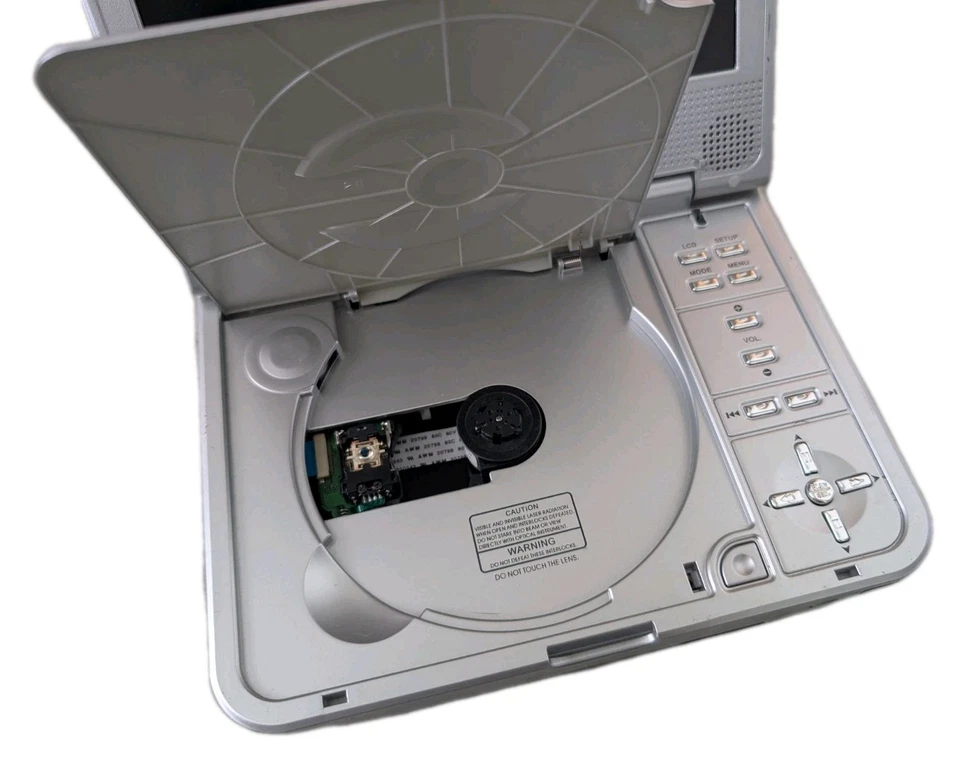 Mustek MP80B 8" Portable DVD Player + CASE (Plug-In Only, Headphones Required) - Image 3 of 4