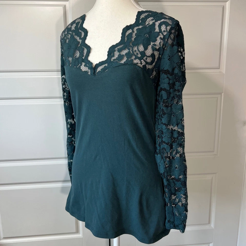 Top manga larga de encaje verde H&M para mujer talla L cuello en V Foto 2 de 4