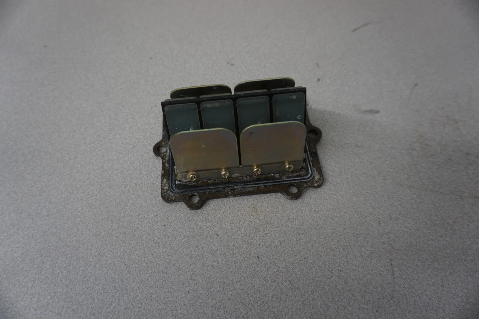 1996-2007 SKS XC SP 600 XLT 700 RMK 800 Polaris OEM Intake Reed Cage Block