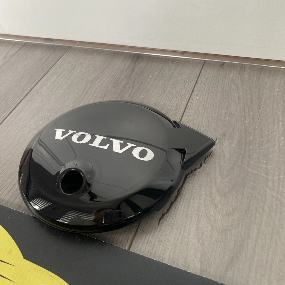 Insignia emblema frontal negro brillante para Volvo S60, V60, XC90 con orificio de cámara - Imagen 4 de 4