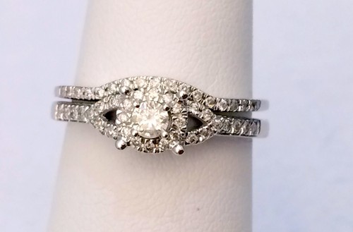 0.33ct Diamonds White Gold Round Halo Style Engagement Bridal Wedding Ring Set  - Picture 3 of 10